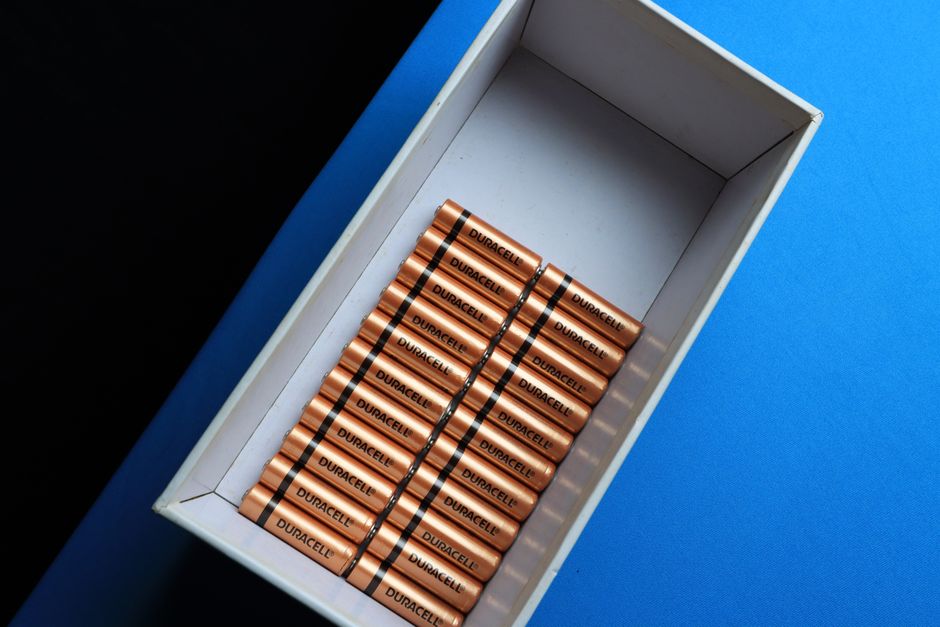 Grootschalige batterijopslag systemen bij een zonne-energie installatie voor duurzame energie.